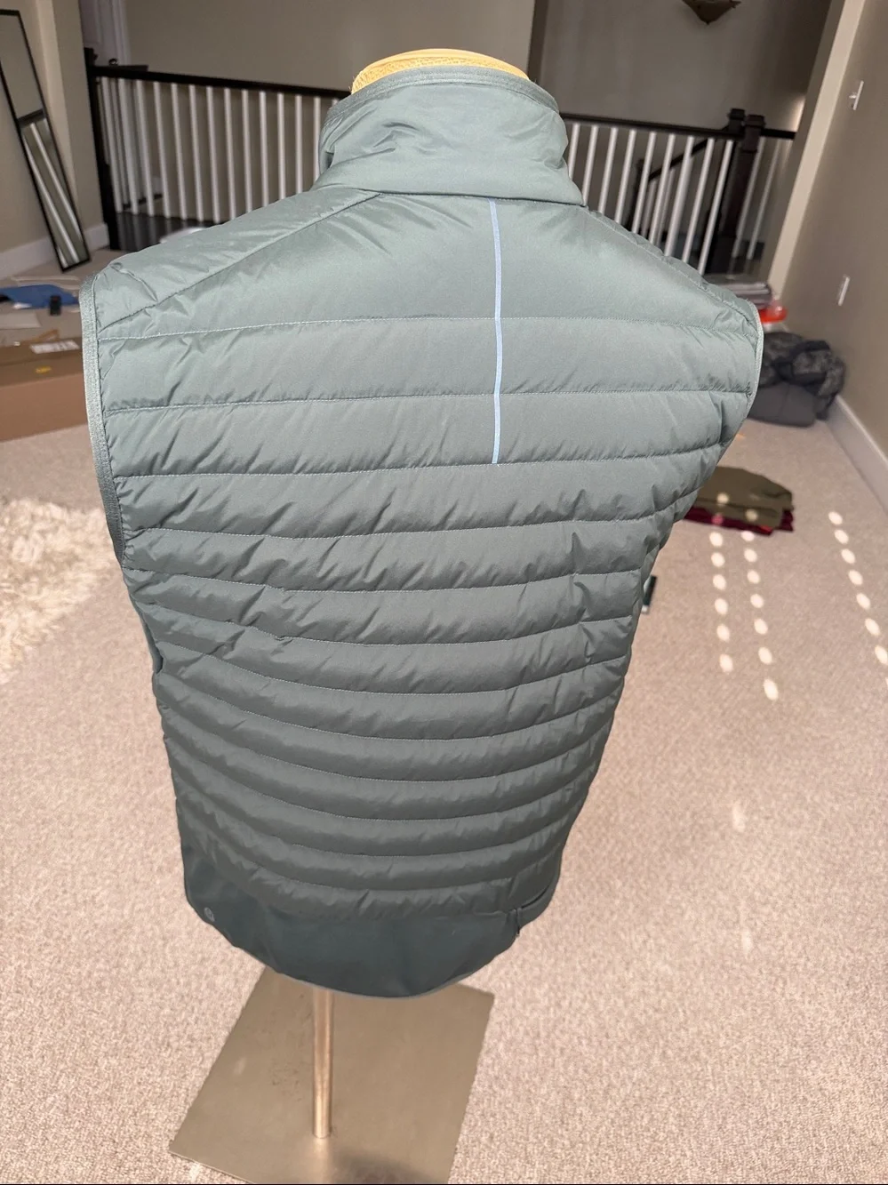 Lululemon insulated loft vest, green, Large, EUC